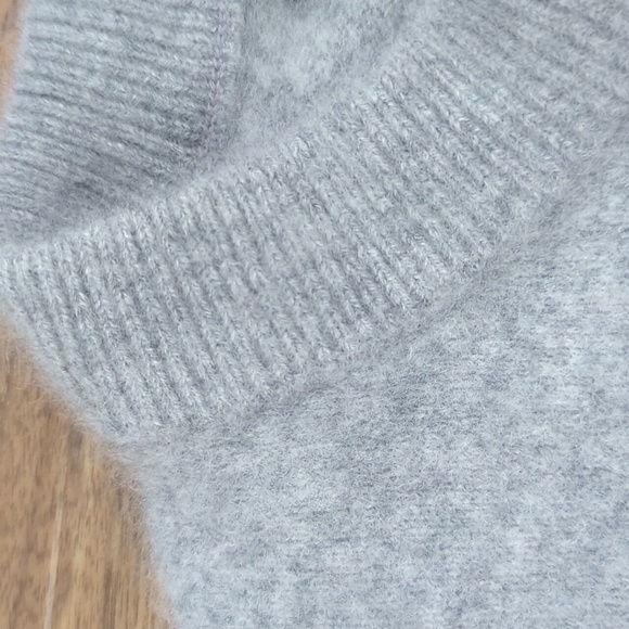 Quince 100% Mongolian Cashmere Boxy Crewneck Gray Sweater - Picture 4 of 9